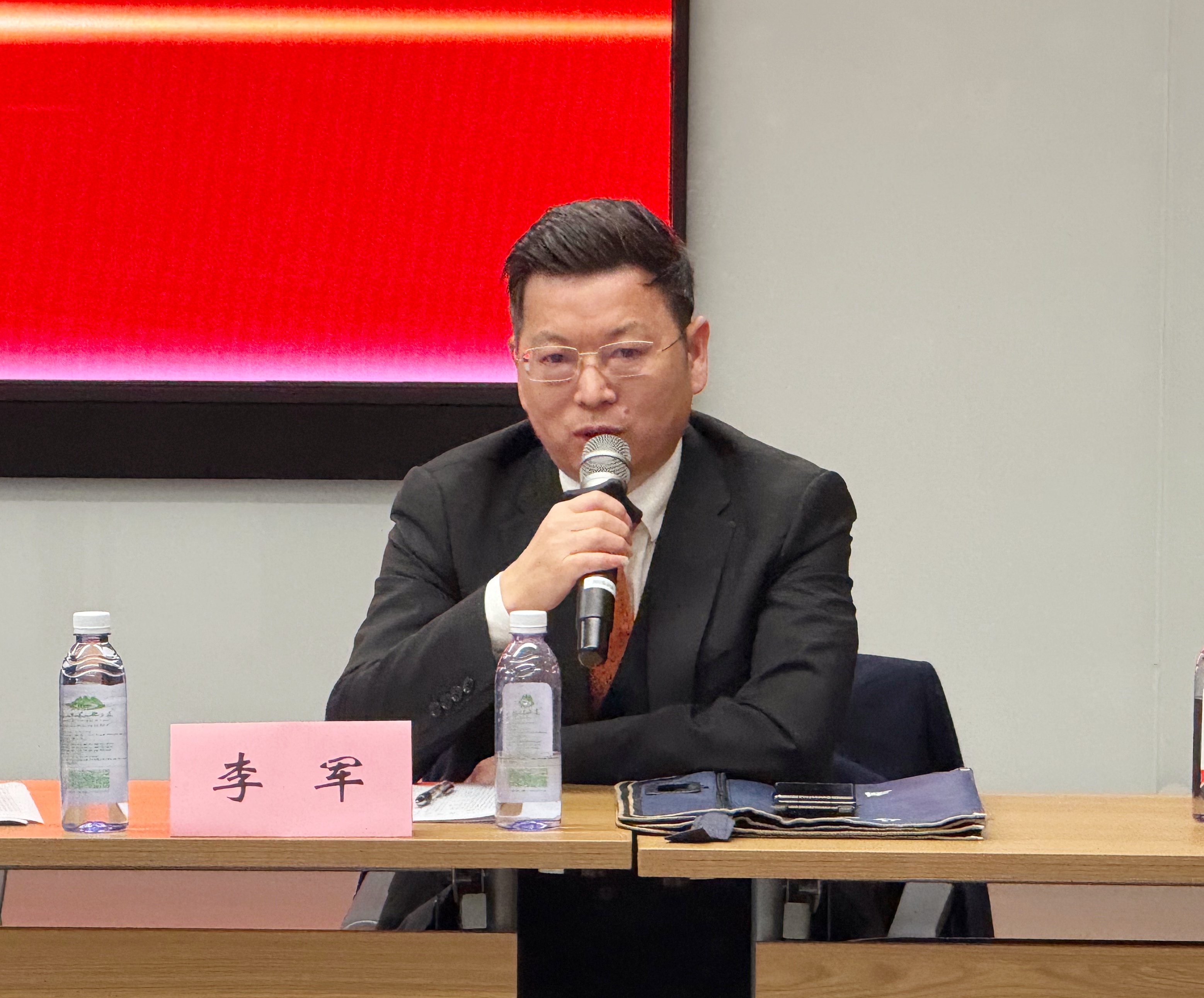 1761294932232370.jpg 李军.jpg