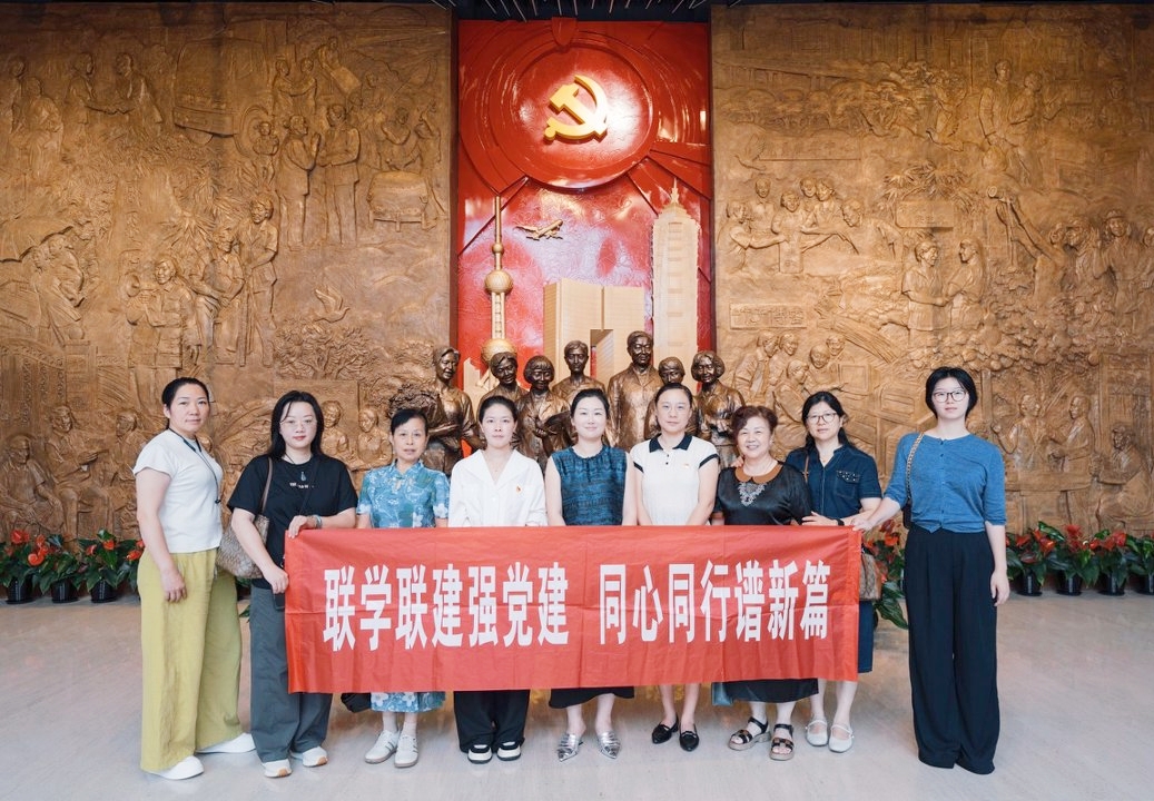 1781748529567368.jpg 合影.jpg